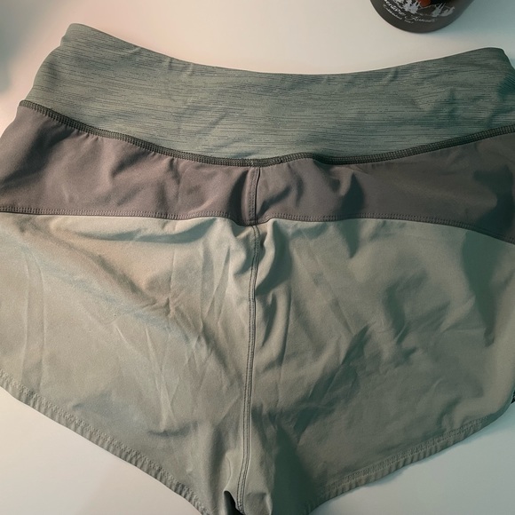 Outdoor Voices Hudson Tri Colored Athletic Shorts - Picture 8 of 10